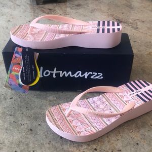 Hotmarrz Pink small wedge sandal flip flip - NEW Size 6
